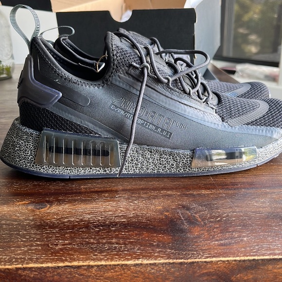 💥 NIB ADIDAS NMD R1 Sz 10 Mens - Picture 3 of 13